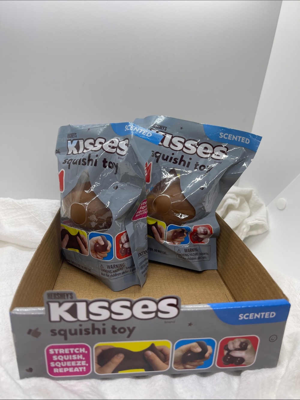 Set of Two 2 NEW SEALED Hersheys’s Scented Kiss Squishi Toy & display box FIDGET